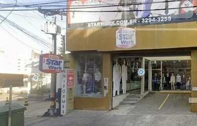 Imagem: O depósito possui 2 Vagas na garagem, 198m² de Área e está