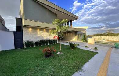 Imagem: A casa em condomínio possui 4 Dormitórios, 5 Banheiros, 4