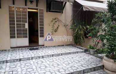 Imagem: O apartamento possui 4 Dormitórios, 4 Banheiros, 3 Vagas na