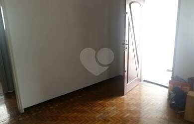 Imagem: A casa possui 4 Dormitórios, 4 Banheiros, 2 Vagas na garagem