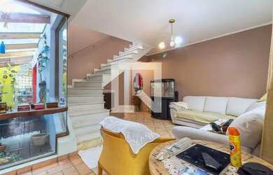 Imagem: A casa possui 3 Dormitórios, 4 Banheiros, 2 Vagas na garagem