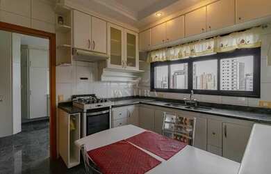 Imagem: O apartamento possui 4 Dormitórios, 2 Banheiros, 4 Vagas na