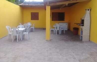 Imagem: A casa possui 2 Dormitórios, 1 Banheiro, 2 Vagas na garagem