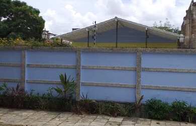 Imagem: A casa possui 4 Dormitórios, 4 Banheiros, 5 Vagas na garagem