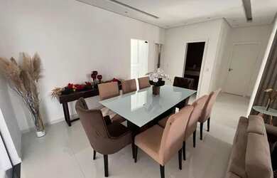 Imagem: A casa possui 4 Dormitórios, 5 Banheiros, 5 Vagas na garagem