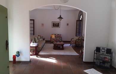 Imagem: A casa em condomínio possui 5 Dormitórios, 3 Banheiros, 1