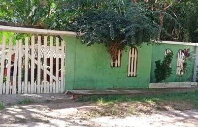 Imagem: A casa possui 2 Dormitórios, 1 Banheiro, 4 Vagas na garagem