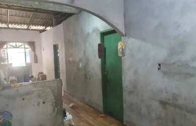 Imagem: A casa possui 3 Dormitórios, 2 Banheiros, 1 Vaga na garagem