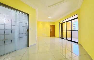 Imagem: O apartamento possui 3 Dormitórios, 1 Banheiro, 1 Vaga na garagem