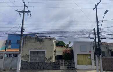 Imagem: Casa na principal da pajuçara com entrada nas 2 ruas