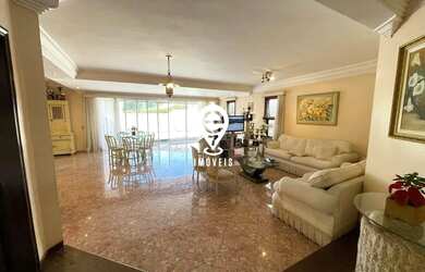 Imagem: A casa possui 4 Dormitórios, 5 Banheiros, 5 Vagas na garagem