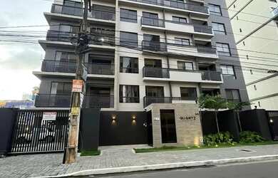 Imagem: O apartamento possui 1 Dormitório, 1 Banheiro, 1 Vaga na garagem