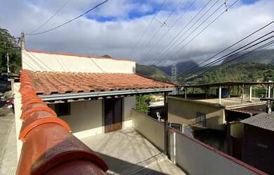 Imagem: A casa possui 2 Dormitórios, 1 Banheiro, 1 Vaga na garagem