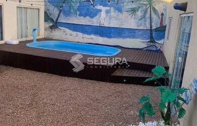 Imagem: A casa possui 4 Dormitórios, 5 Banheiros, 2 Vagas na garagem