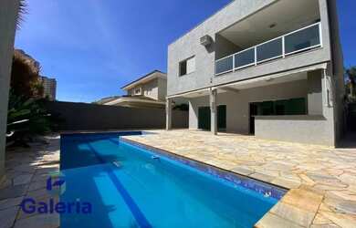 Imagem: A casa em condomínio possui 4 Dormitórios, 5 Banheiros, 4