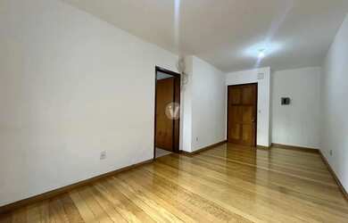 Imagem 2: Apartamento à venda, 2 dormitórios, sacada, e vaga, próximo à 6ª...