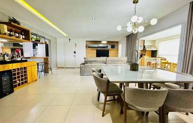 Imagem: O apartamento possui 3 Dormitórios, 4 Banheiros, 2 Vagas na