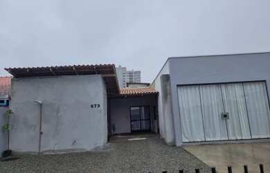 Imagem: A casa possui 2 Dormitórios, Acomodam 10 pessoas, 1 Vaga na