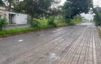 Imagem: O terreno possui 11.200m² de Área e está localizado em Três