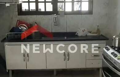 Imagem: A casa possui 2 Dormitórios, 2 Banheiros, 3 Vagas na garagem