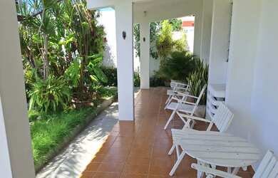 Imagem: A casa possui 3 Dormitórios, 3 Banheiros, 5 Vagas na garagem