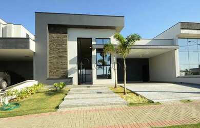 Imagem: A casa em condomínio possui 3 Dormitórios, 2 Banheiros, 4