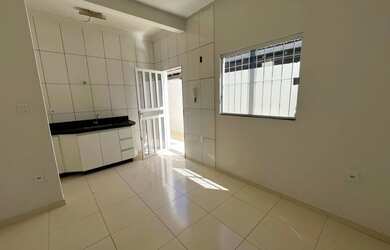 Imagem: A casa possui 5 Dormitórios, 3 Banheiros, 3 Vagas na garagem