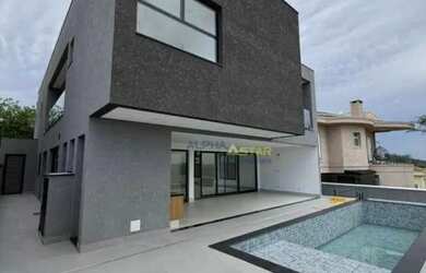 Imagem: A casa em condomínio possui 4 Dormitórios, 5 Banheiros, 2