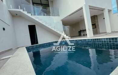 Imagem: A casa em condomínio possui 4 Dormitórios, 4 Banheiros, 234m²