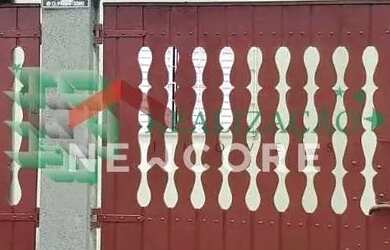 Imagem: A casa possui 2 Dormitórios, 2 Banheiros, 2 Vagas na garagem