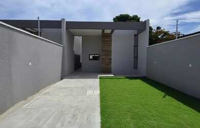 Imagem: A casa possui 3 Dormitórios, 3 Banheiros, 2 Vagas na garagem