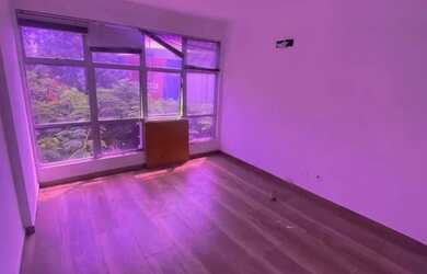 Imagem: O depósito possui 1 Vaga na garagem e 27m² de Área e está