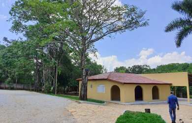 Imagem 12: Chácara com água Próximo a Goiânia Ótima Estrutura