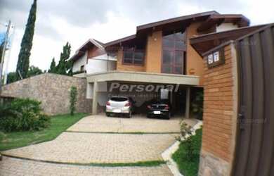 Imagem: A casa possui 4 Dormitórios, 4 Banheiros, 5 Vagas na garagem