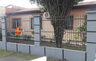 Imagem: A casa possui 3 Dormitórios, 2 Banheiros, 3 Vagas na garagem