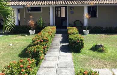 Imagem: A casa possui 2 Dormitórios, 4 Vagas na garagem e está localizado