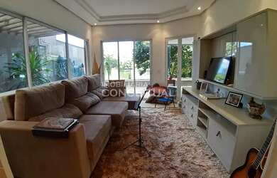 Imagem: A casa em condomínio possui 4 Dormitórios, 5 Banheiros, 3