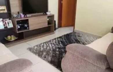 Imagem: A casa possui 3 Dormitórios, 1 Banheiro, 1 Vaga na garagem