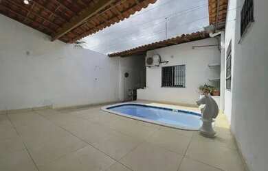 Imagem: A casa possui 3 Dormitórios, 2 Banheiros, 100m² de Área e