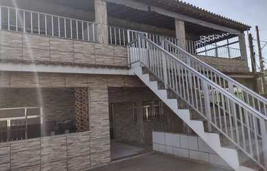 Imagem: A casa possui 3 Dormitórios, 2 Banheiros, 3 Vagas na garagem