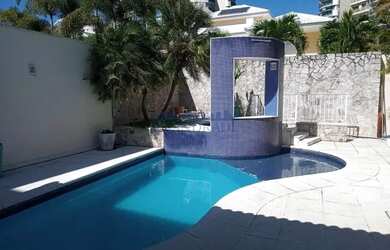 Imagem: A casa em condomínio possui 5 Dormitórios, 5 Banheiros, 4