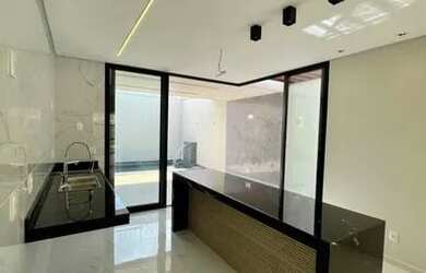 Imagem: A casa possui 3 Dormitórios, 2 Banheiros e está localizado