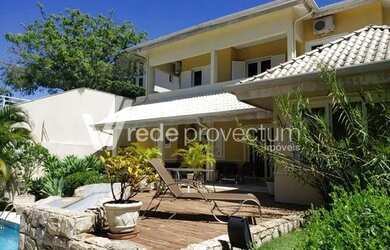 Imagem: A casa em condomínio possui 5 Dormitórios, 5 Banheiros, 5