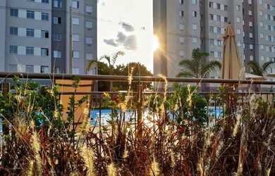 Imagem: O apartamento possui 2 Dormitórios, 1 Banheiro, 1 Vaga na garagem