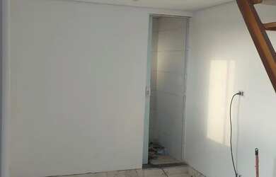 Imagem: O studio possui 1 Dormitório e 1 Banheiro e está localizado