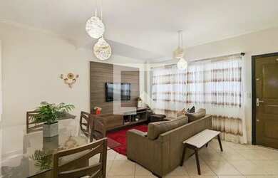 Imagem: A casa possui 3 Dormitórios, 3 Banheiros, 2 Vagas na garagem