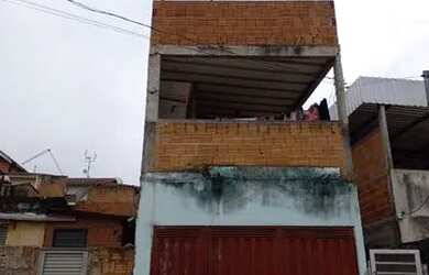 Imagem: A casa possui 3 Dormitórios, 2 Banheiros e está localizado