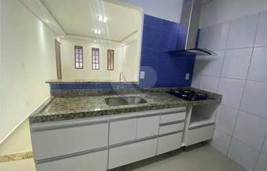 Imagem: A casa possui 2 Dormitórios, 1 Banheiro, 2 Vagas na garagem