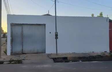 Imagem: A casa possui 3 Dormitórios, 1 Banheiro, 3 Vagas na garagem