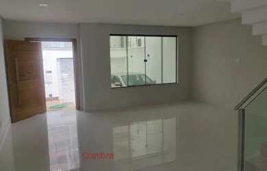 Imagem: A casa possui 1 Dormitório, 4 Banheiros, 2 Vagas na garagem